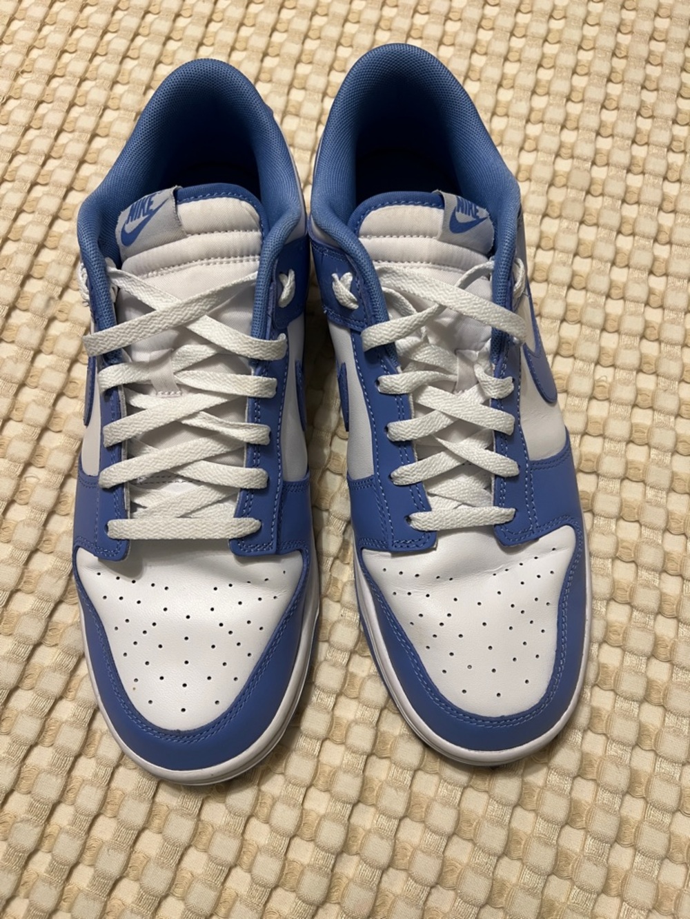 Nike Low-Top Sneakers in White and Blue